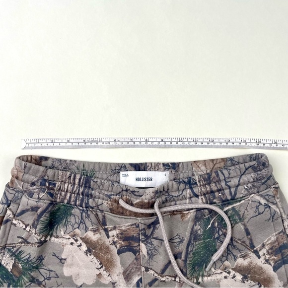 Hollister Men's Camouflage Athletic Shorts - Picture 4 of 4